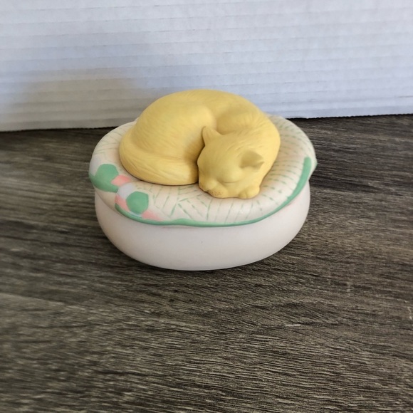 Vtg Hallmark Sleeping Cat Trinket Box - Picture 2 of 15